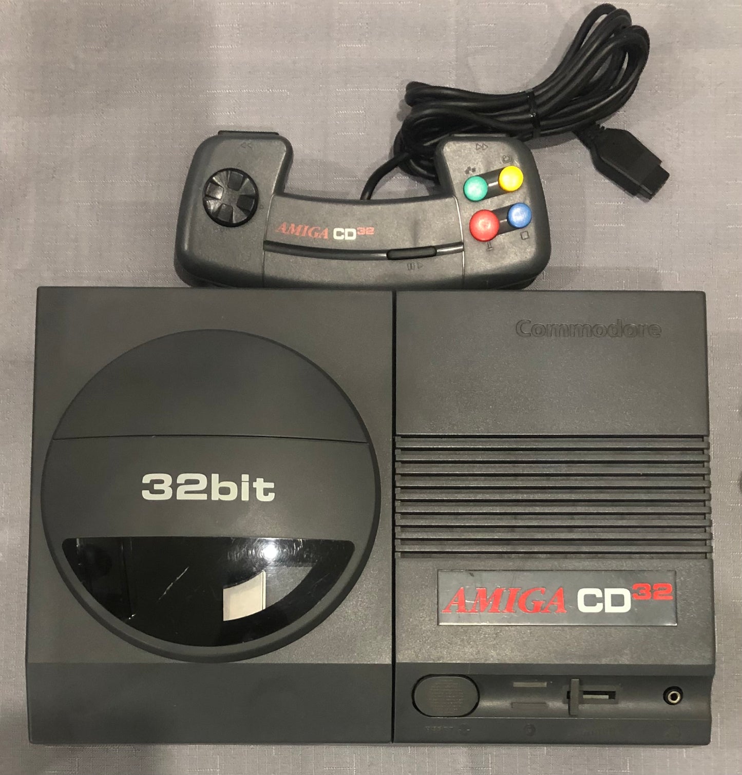 Commodore Amiga CD32 Console with Controller